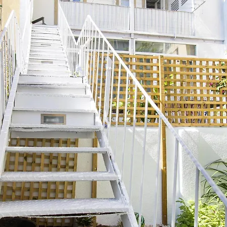 Διαμέρισμα Alcantara Lovely Green Terrace 2 Bdr Apt With Ac